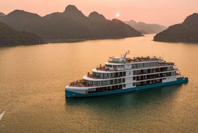 Capella Cruise Lan Hạ (3N2Đ)