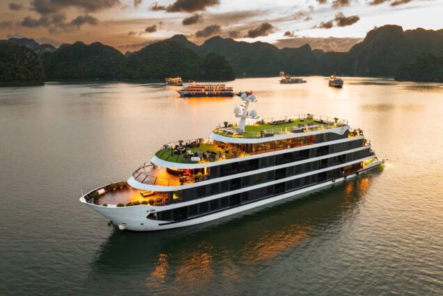Venus Cruise Lan Hạ (3N2Đ)